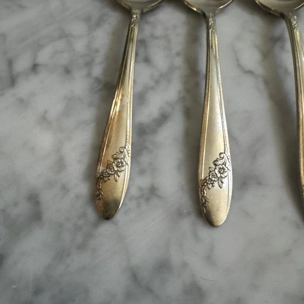 ONEIDA Community QUEEN BESS II Silverplate Flatware Lot Of 6 Teaspoons